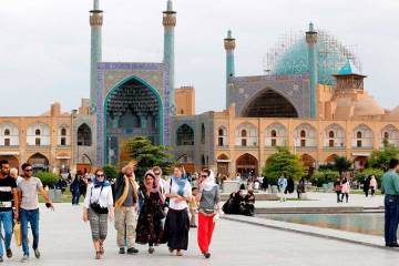 گردشگران خارجی بیحجاب اخراج میشوند