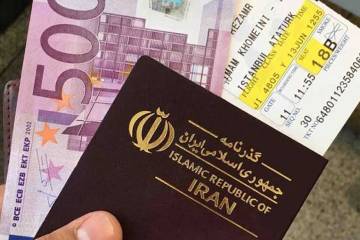 دلار از سبد ارزهای مسافرتی به کشورهای همسایه حذف شد