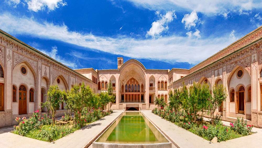 واکنش‌ ضرغامی به پلمب مراکز گردشگری | یکی به نعل، یکی به میخ