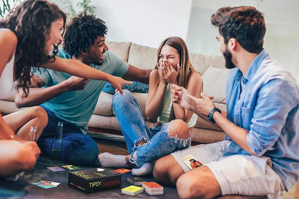 بهترین بازی های دورهمی | از بازی های خانوادگی تا خنده دار