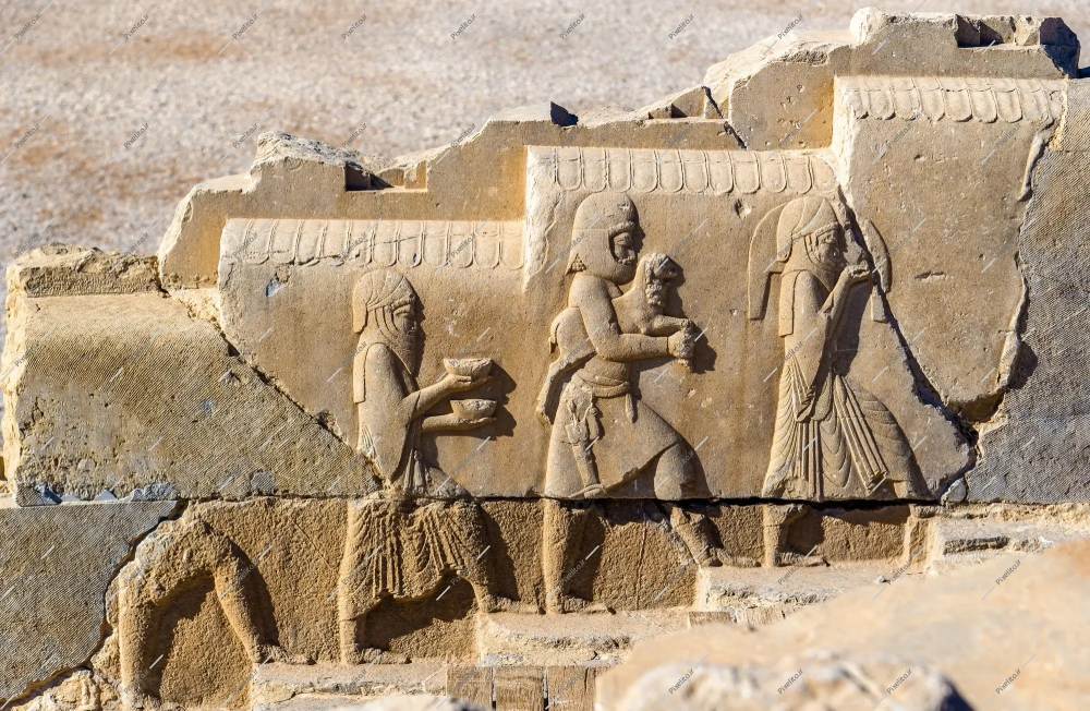 بررسی حجاری‌های تخت جمشید: آیا زنان هخامنشی با حجاب بودند؟