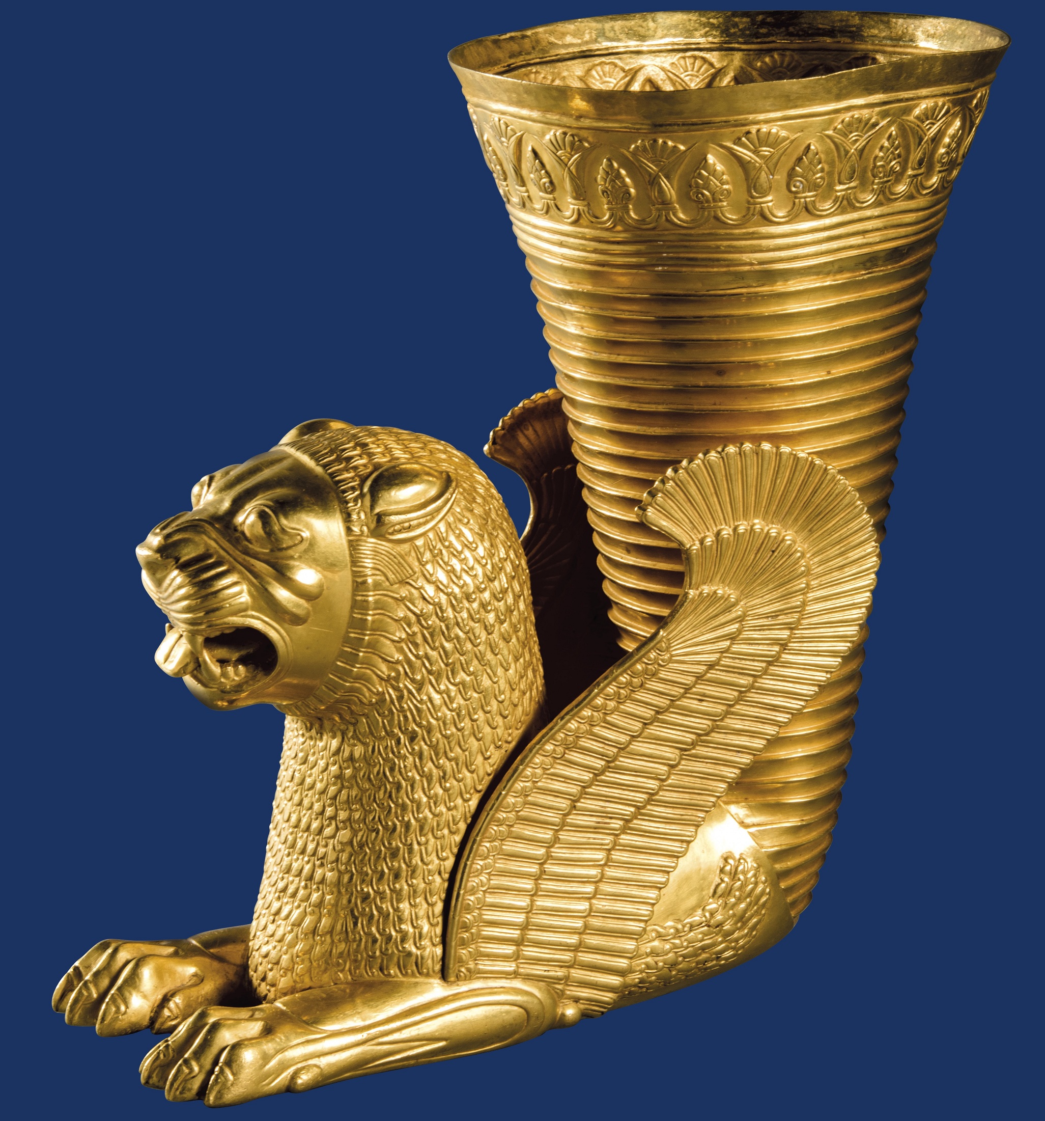 دیدار با جام طلایی هخامنشی در همدان! + عکس