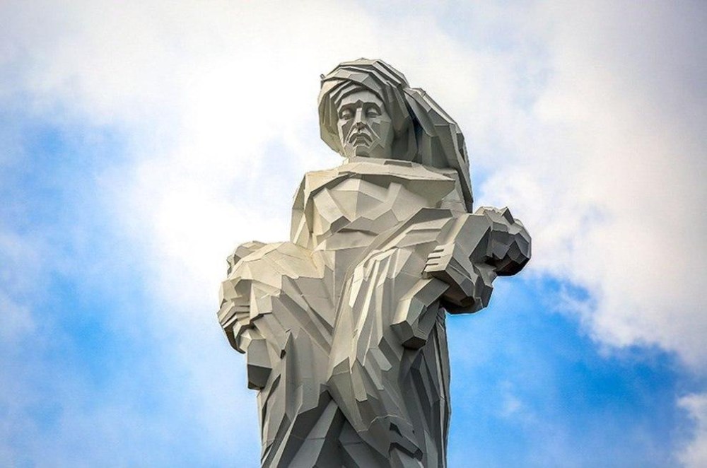  بزرگترین مجسمه ایران - تندیس یادبود مقاومت مردم کردستان در ۸ سال جنگ ایران و عراق 