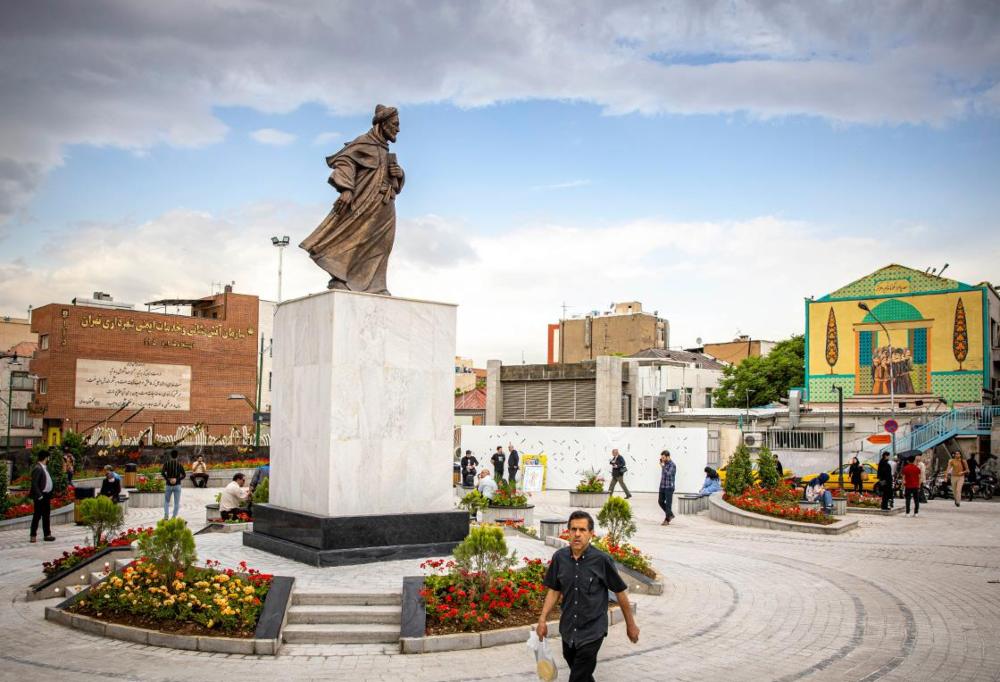 مجسمه سعدی در تهران 