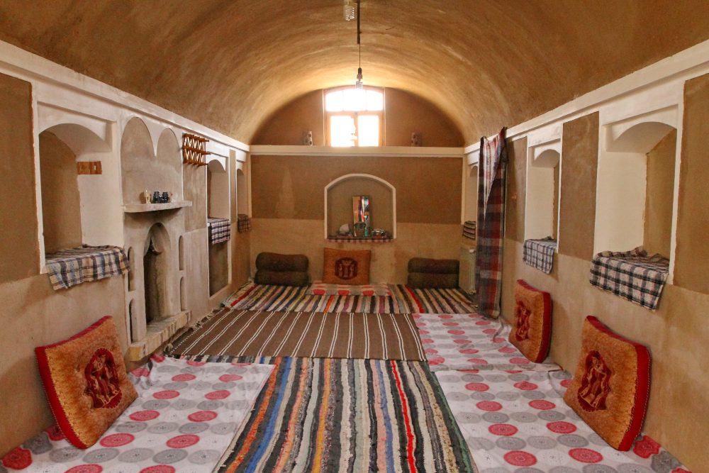 اقامتگاه بومگردی بارانداز طباطبایی کویر مصر