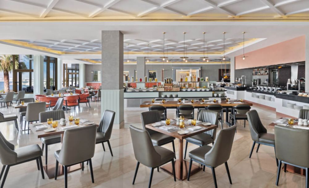 رستوران‌ ها و خدمات پذیرایی هتل جبل علی پالم تری کورت - رستوران Ibn Majid