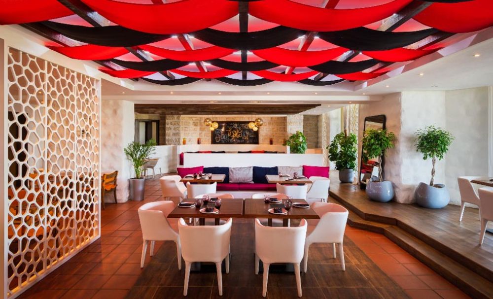 رستوران‌ ها و خدمات پذیرایی هتل جبل علی پالم تری کورت