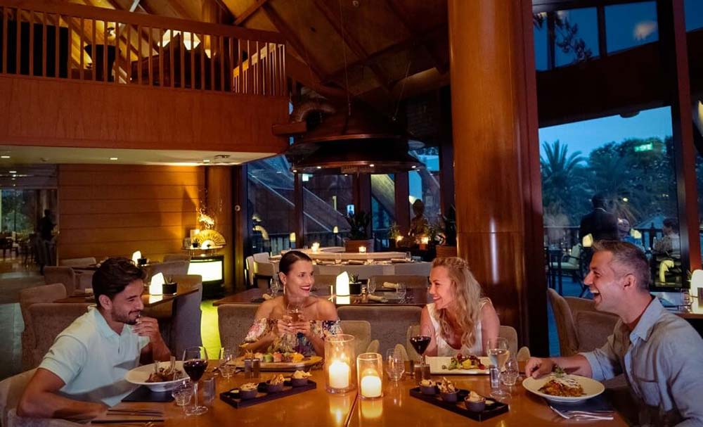 رستوران‌ ها و خدمات پذیرایی هتل جبل علی پالم تری کورت - رستوران و بار ارکیده سفید