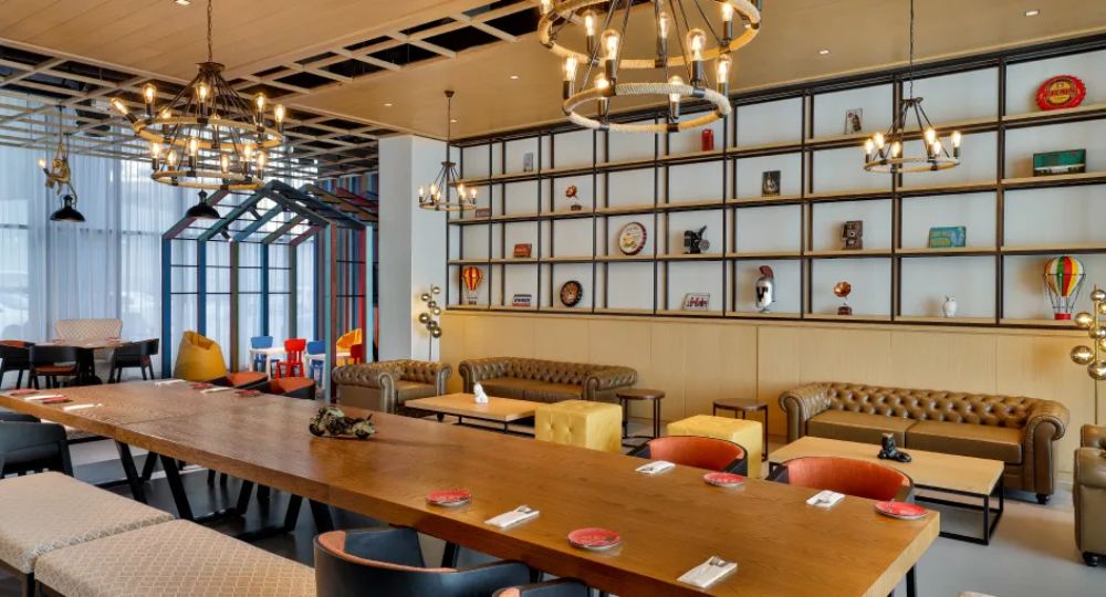 رستوران ها و خدمات پذیرایی هتل NH دبی - کافه Revo