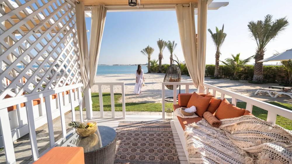  رستوران ها و خدمات پذیرایی در هتل ریکسوس باب‌البحر-بار ‌Cabana Oasis 