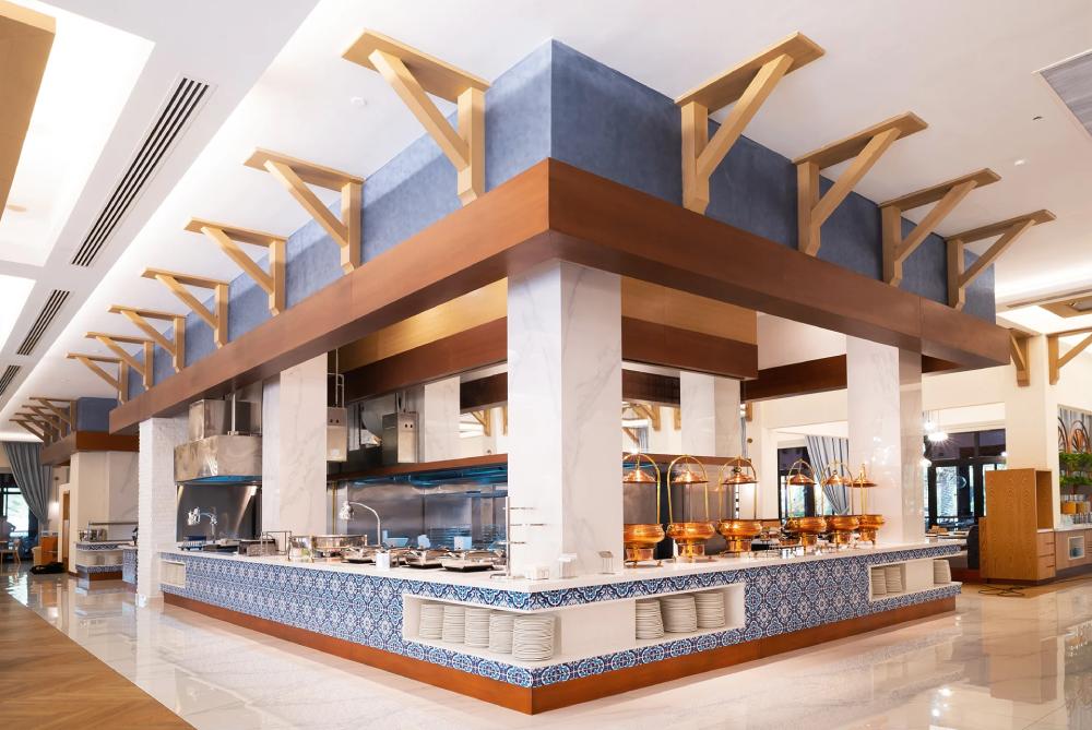 رستوران ها و خدمات پذیرایی در هتل ریکسوس باب‌البحر - رستوران seven heights 