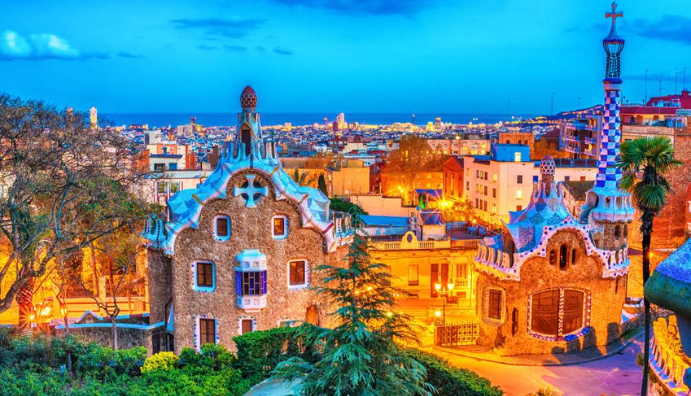 معماری آنتونی گائودی در بارسلونا