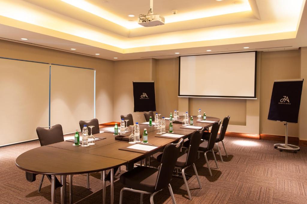 امکانات، سرگرمی و تفریحات هتل JA Ocean View - فضاهای برگزاری رویداد