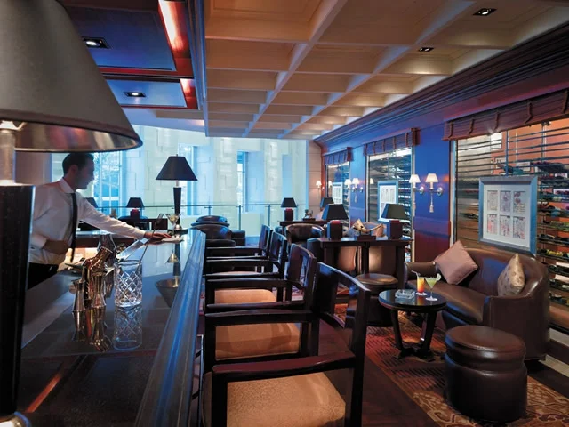 رستوران و خدمات پذیرایی در هتل شانگری لا دبی - بار balcony