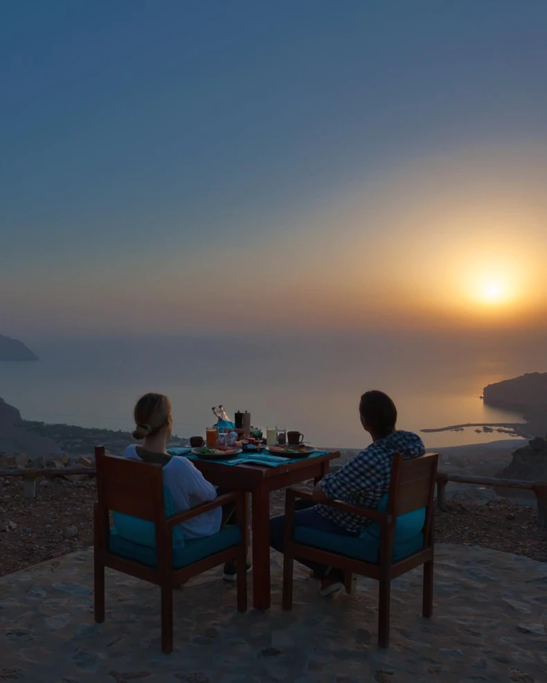 امکانات و تفریحات هتل Six Senses زیغی بی - تور صبحانه هنگام طلوع آفتاب