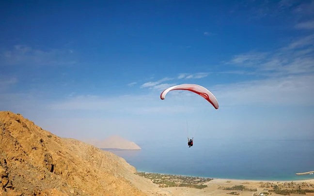 امکانات و تفریحات هتل Six Senses زیغی بی - پاراگلایدر