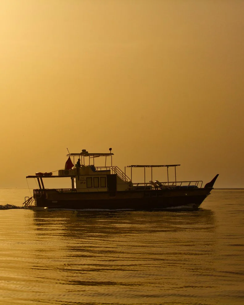 امکانات و تفریحات هتل Six Senses زیغی بی - غروب کروز