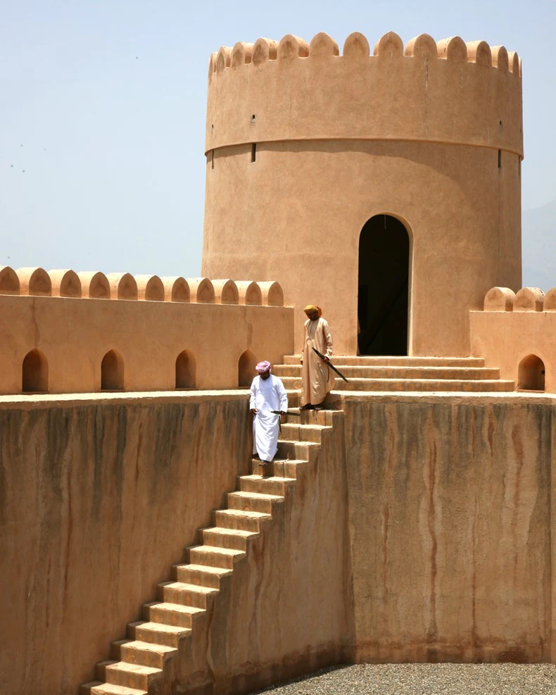 امکانات و تفریحات هتل Six Senses زیغی بی- راهپیمایی در دهکده