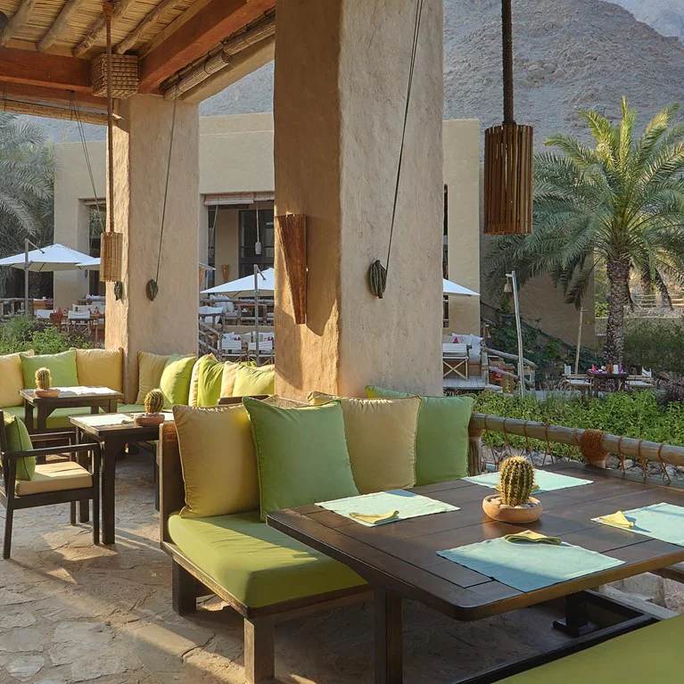 امکانات و تفریحات هتل Six Senses زیغی بی - بار zighy bar