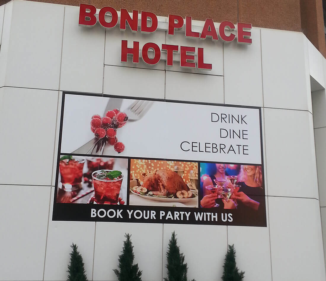 ۲. امکان رزرو فعالیت‌های تفریحی و امکانات را قبل از اقامت فراهم کنید